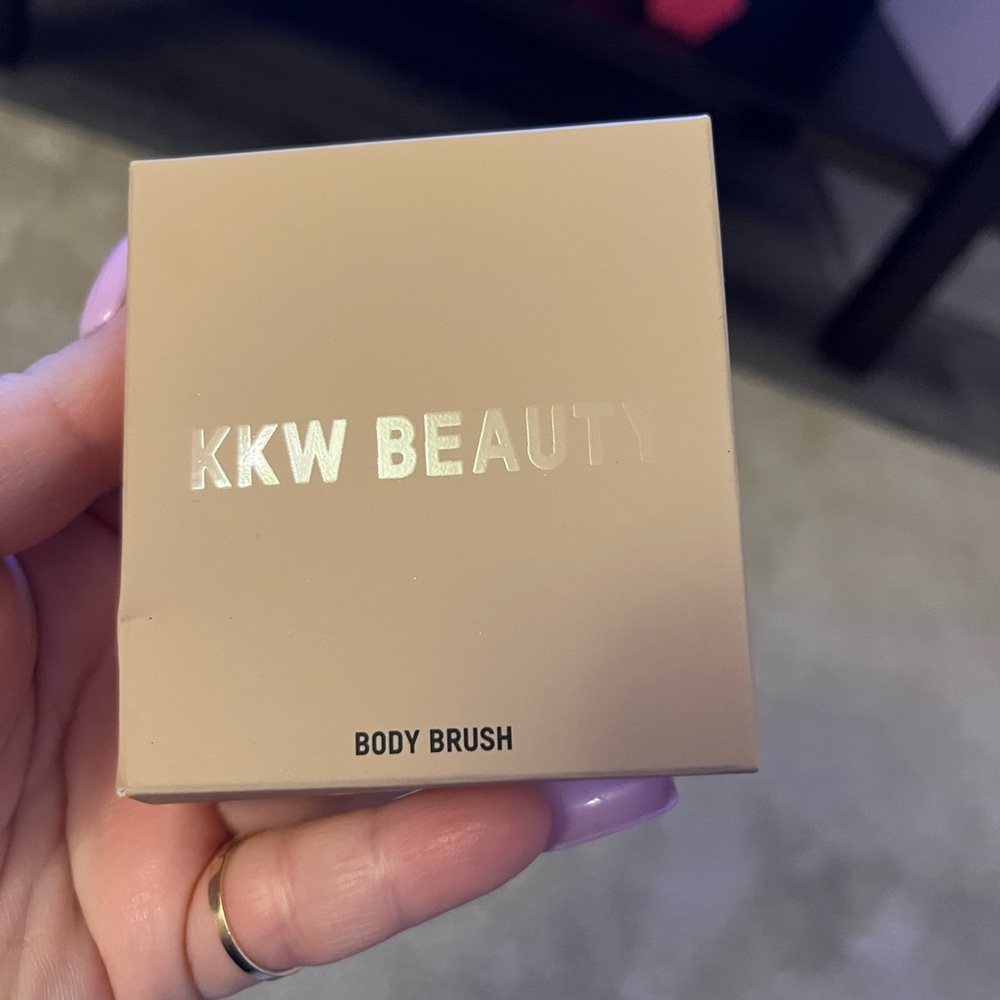 KKW BEAUTY Body Brush